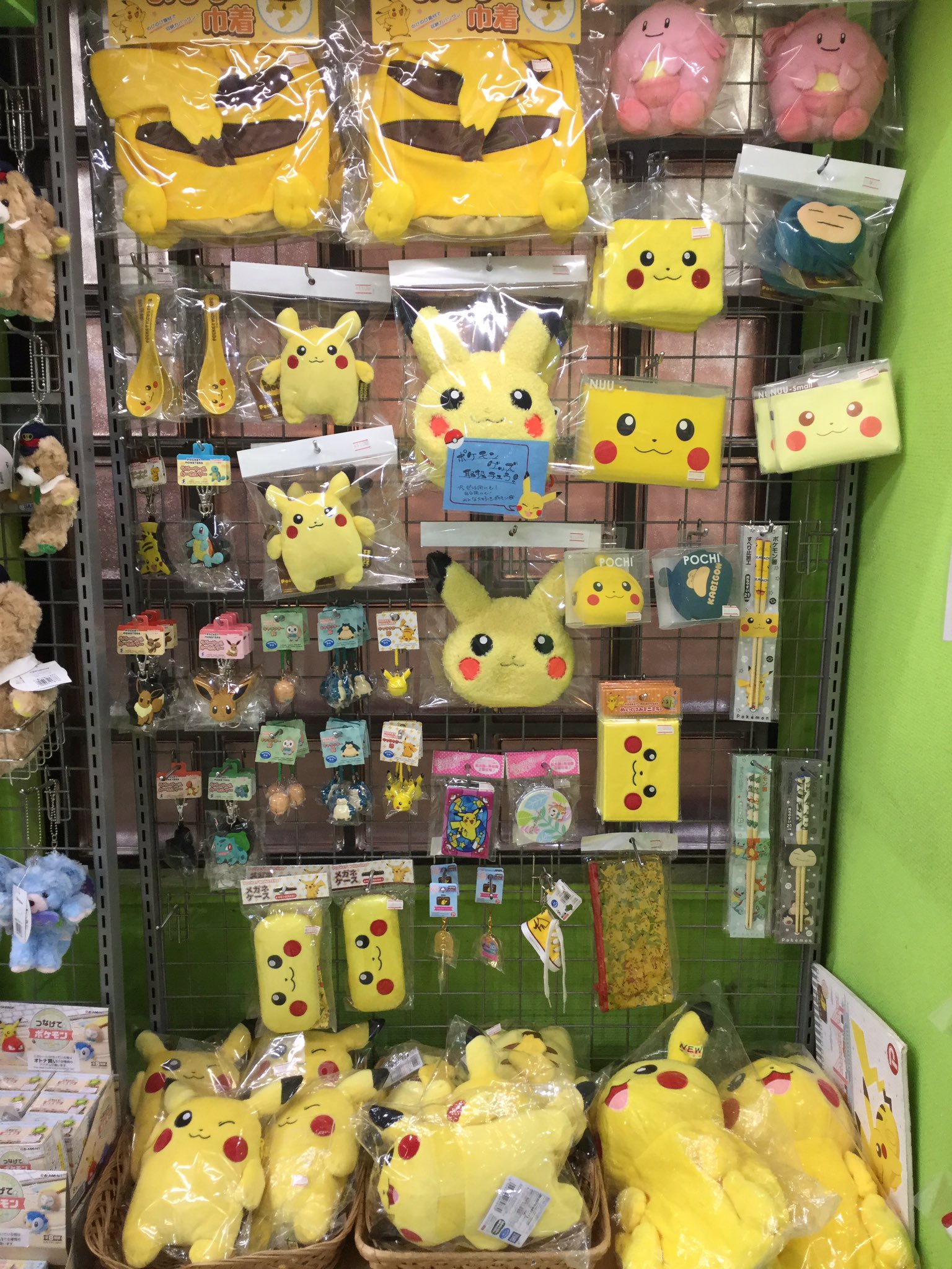 横浜中華街 駄菓子百貨店 お子様に大人気 ポケットモンスターのグッズもございます ゼニガメやイーブイもいますよ 横浜 横浜中華街 駄菓子百貨店 ポケットモンスター ポケモン ポケモングッズ 横浜みやげ T Co Fmlzwqsy8m