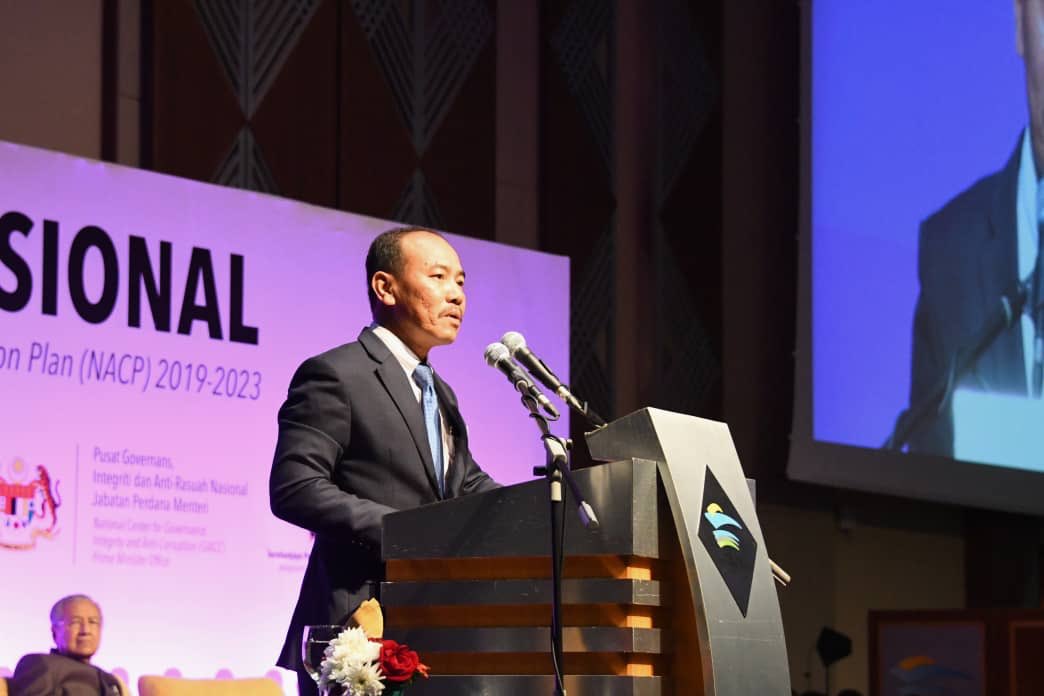 IsmailBakar60's tweet photo. Di majlis pelancaran Pelan Antirasuah Nasional (NACP) 2019-2023 pagi tadi. Rasuah tidak sekadar membawa kepada kerugian negara. Ia turut menyumbang kepada kemerosotan sosial dan menjejaskan imej negara. Rasuah harus diperangi habis-habisan. Ini ikrar kerajaan. https://t.co/YLlCDZbdNb