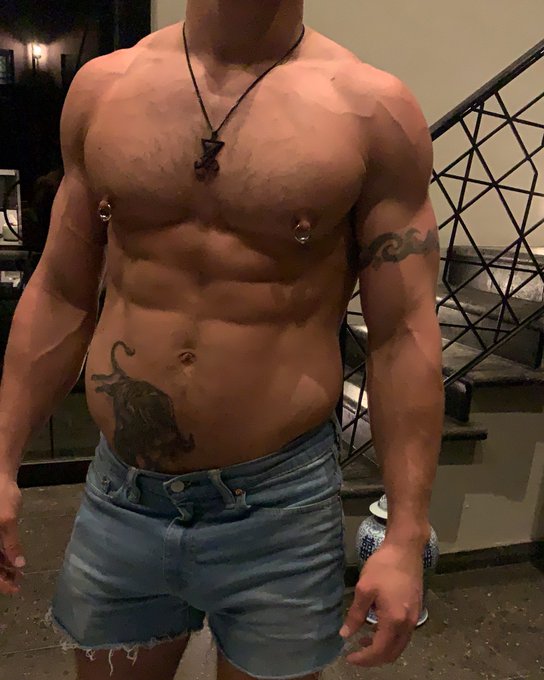 Hey @KyleSantana 👋🏼🤤 https://t.co/lN37xYVDB3<a class="tags" href="/tag/kylesantana">@kylesantana</a><a href="/tag/lucasentertainment"class="tags"><span>#lucasentertainment</span></a><a href="/tag/lucasmen"class="tags"><span>#lucasmen</span></a>