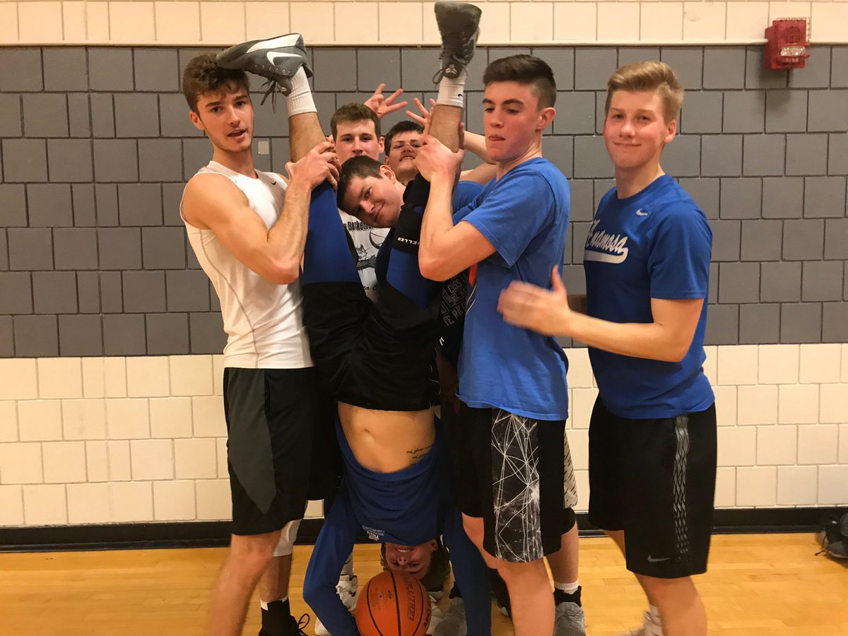 BallinBluecocks's tweet photo. Dysfunctional fam welcoming newcomer @YaBoiiJon1 to b-ball kegstand https://t.co/pvHFt73hg3
