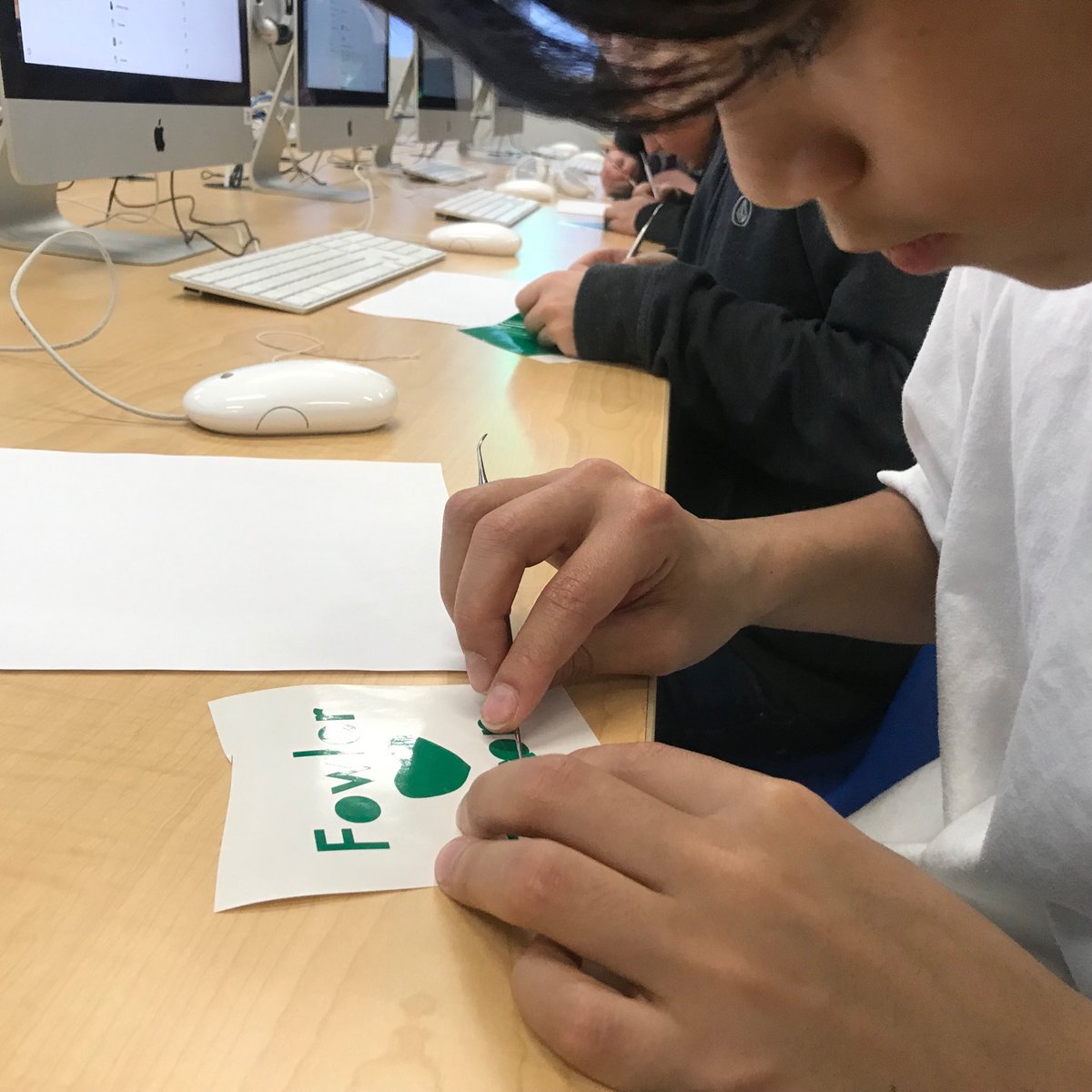 jbarendse's tweet photo. Students new to decal design and fabrication learning how to “pick”. #middlefowler #fowlerfablab https://t.co/lYf3gUhPXM
