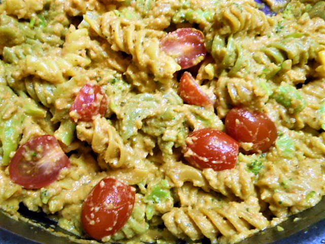 MadamSarcastra's tweet photo. (2)  Ahh, thar she be....  😁

#Vegan  #Veganuary  #PlantBasedDiet  #UglyButTasty  #PlantEater  #SaladHater  #PastaLover  #KitchenImprov  #comfortfood https://t.co/0mlx3Rsjg0