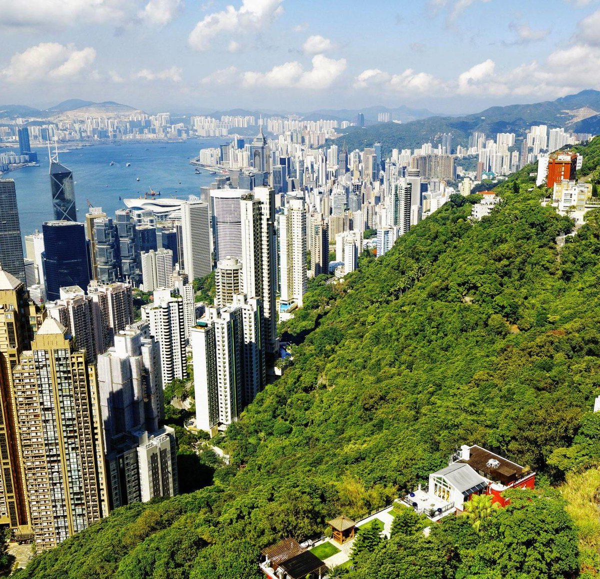 EurasianOverse's tweet photo. Victoria Peak. It's a hill on the western half of #HongKong Island. It is also known as #MountAustin , and locally as The #Peak . #Travel https://t.co/Y9HnrY2S6u