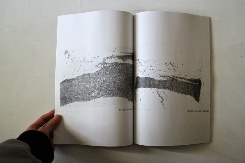 crevasse_books's tweet photo. 再入荷しました!
【Catalog】A=A A≠A(mountain) /東地雄一郎
1つの写真を2000回のコピーを繰り返して作られたブック、ダイジェスト版です。その内容は展示を通して更新されていきます。今回の改訂では、2018年の展示風景や2000枚コピーブックの写真が含まれています。
https://t.co/IQMAMmaNN9 https://t.co/yOMp2z5Oni