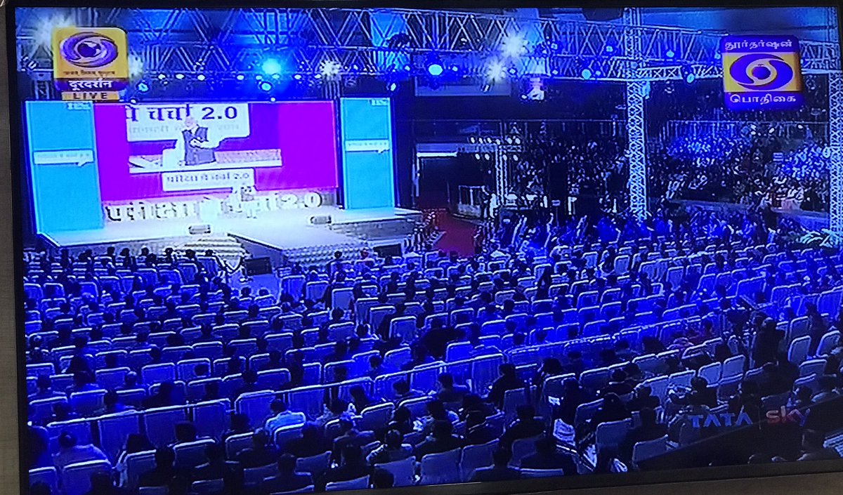 writerpara's tweet image. மோடியிடம் நாலு கேள்வி கேட்க என் மகளும் போயிருக்கிறாள். இப்போது தூர்தர்ஷனில் ஒளிபரப்பாகிறது. 
#parikshapecharcha2
#pmprogramme