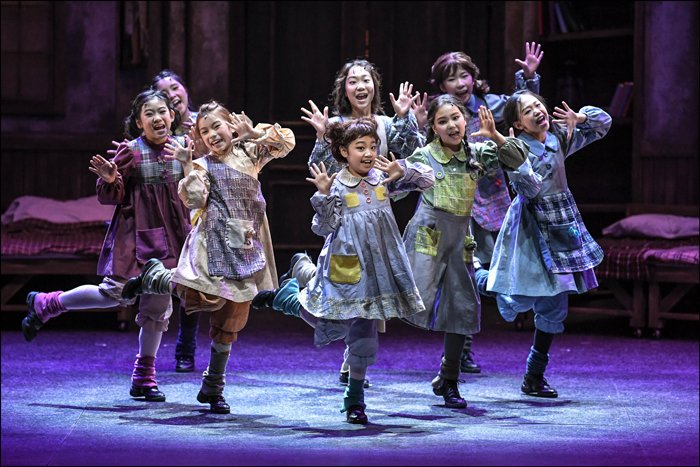 spice_stage's tweet photo. ミュージカル『アニー』韓国版 写真満載の観劇レポート～大統領が立った！ #アニー #Annie https://t.co/qe7eoiK9Km https://t.co/nRK8Z9EfOo