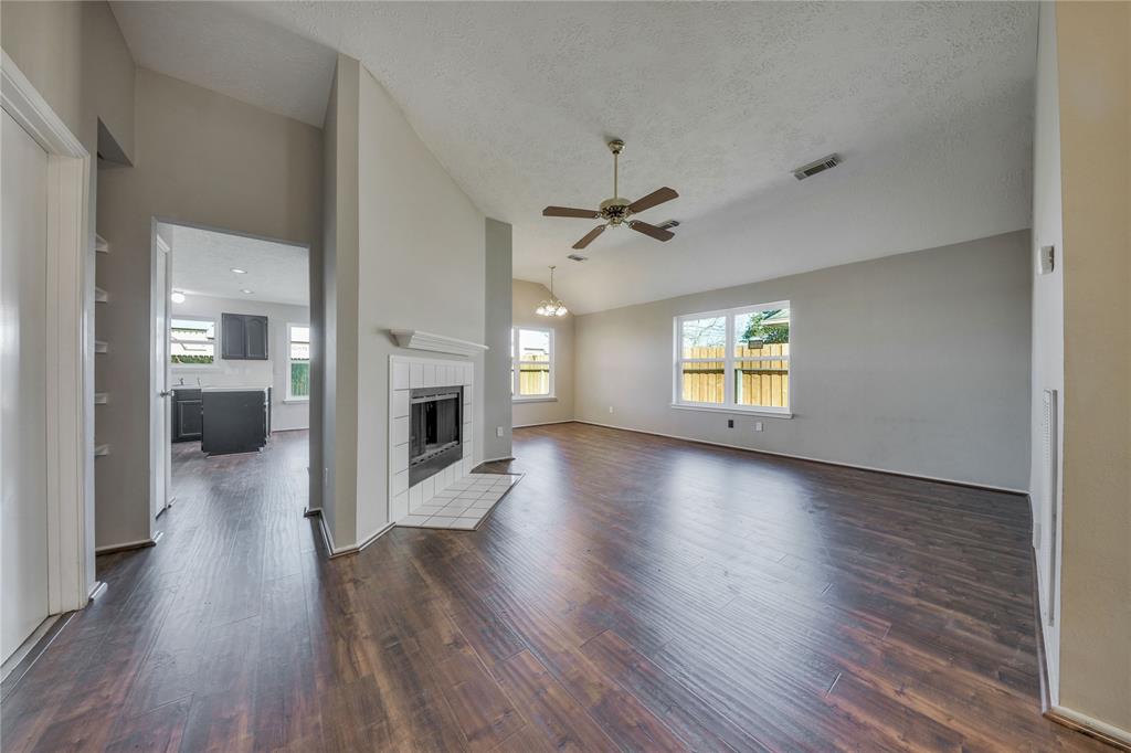 zig_zan's tweet image. Charming single story  Dove Meadows Popular floor plan Open 3 bed/2 bath &amp;amp; beautiful island kitchen with upgraded cabinets Upgraded wood floors entire home Large master suite Convenient locationin a CUL-DE-SAC, close to schools hospitals shopping

Visit : bit.ly/2sS6wO4