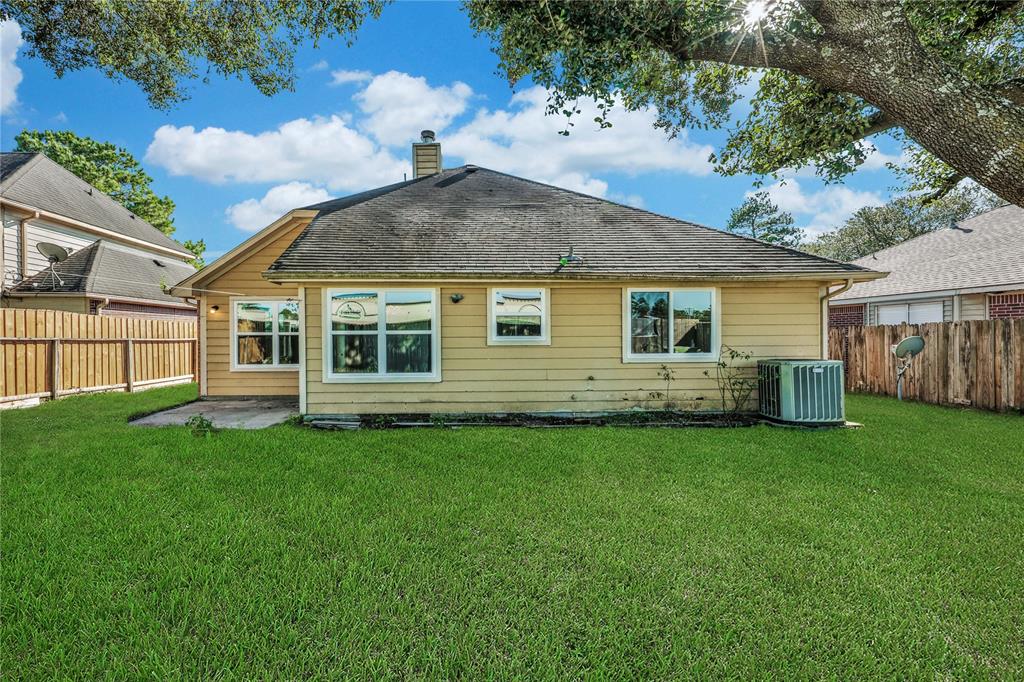 zig_zan's tweet image. Charming single story  Dove Meadows Popular floor plan Open 3 bed/2 bath &amp;amp; beautiful island kitchen with upgraded cabinets Upgraded wood floors entire home Large master suite Convenient locationin a CUL-DE-SAC, close to schools hospitals shopping

Visit : bit.ly/2sS6wO4