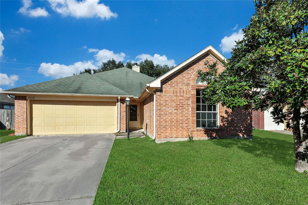 zig_zan's tweet image. Charming single story  Dove Meadows Popular floor plan Open 3 bed/2 bath &amp;amp; beautiful island kitchen with upgraded cabinets Upgraded wood floors entire home Large master suite Convenient locationin a CUL-DE-SAC, close to schools hospitals shopping

Visit : bit.ly/2sS6wO4