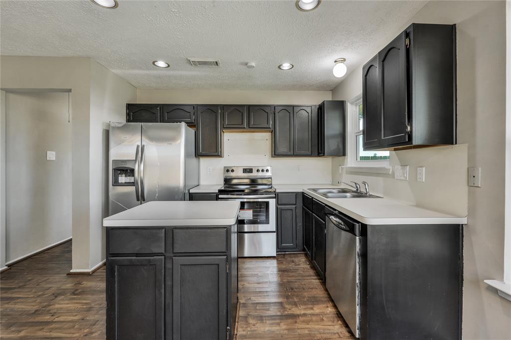 zig_zan's tweet image. Charming single story  Dove Meadows Popular floor plan Open 3 bed/2 bath &amp;amp; beautiful island kitchen with upgraded cabinets Upgraded wood floors entire home Large master suite Convenient locationin a CUL-DE-SAC, close to schools hospitals shopping

Visit : bit.ly/2sS6wO4