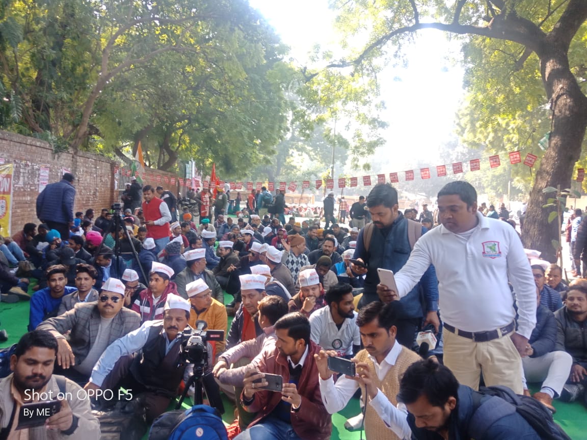 jharotef's tweet image. *जन्तर मन्तर अपडेट्स* 
*द्वितीय दिवस*

*आज पंजाब, हरियाणा, कर्नाटक एवं उड़ीसा उत्तराखंड के युवाओ एव मातृशक्ति का जनशैलाब उमड़ने लगा है दिल्ली अनशन में*..
#OneMissionOldPension #हमारा_भी_सुनिए_श्रीमान_पेंशन_है_हमारा_स्वाभिमान   @NmopsInd @NmopsF @PMOIndia @cmojhr