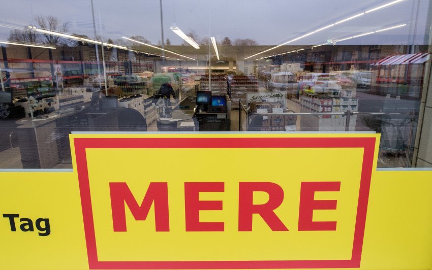 eha_deutsch's tweet photo. Supermarkt aus #Sibirien startet in #Leipzig

In Leipzig eröffnet die erste Filiale von #Torgservis, einer #Supermarktkette aus Sibirien: Der #russische Konzern will Lidl &amp; Aldi mit radikalen Niedrigpreisen angreifen. Wie die zustande kommen sollen, ist allerdings schleierhaft. https://t.co/2VaEwa9BuQ