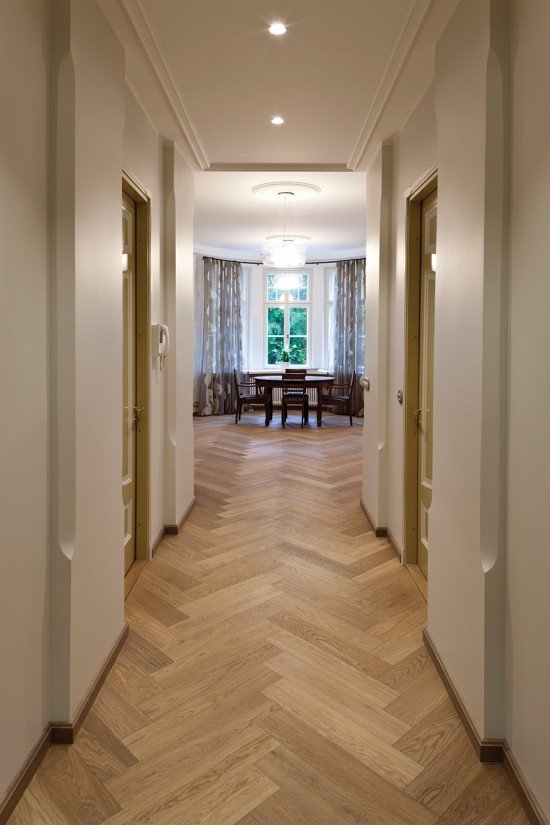 SPRING HONEY herringbone parquet - favourite choice for those seeking for that traditional and warm look. 

ubwood.co.uk/store/p129/SPR…
#parquetflooringUK #herringboneparquet #engineeredwoodflooring #interiordesignUK #interiorarchitectureUK