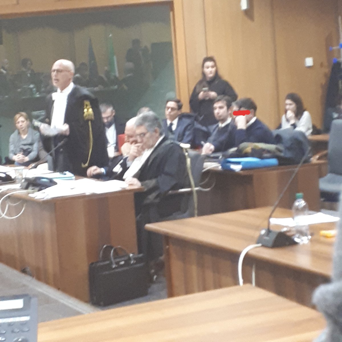 #quartogrado #processoCiontoli Oggi il giorno della sentenza d appello per la morte di #MarcoVannini. Antonio Ciontoli arriva in aula in ritardo. Ascolta i suoi difensoriche sostengono: i famigliari non avevano capito, devono essere assolti.