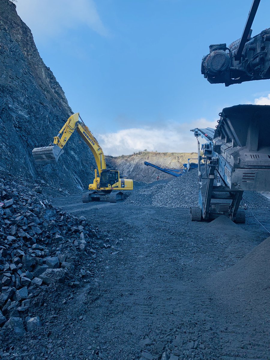 eocfireblade929's tweet image. Chilly morning here 🥶❄️ @MarubeniKomatsu @McHalePlantSale @MpsUsed @Geith_Intl