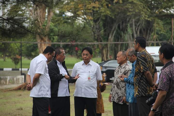 ArsipNasionalRI's tweet photo. Kepala ANRI dan jajaran mengunjungi Pusat Teknologi Penerbangan @LAPAN_RI di Rumpin Bogor Kunjungan ini berkaitan Integrasi Pengolahan Arsip inaktif brkelanjutan melalui pembentukan Pusat Arsip Riset Statistik, Geospasial dan Kedirgantaraan yg  direncanakan dkt Pustekbang, Rumpin https://t.co/9BUaG837i2