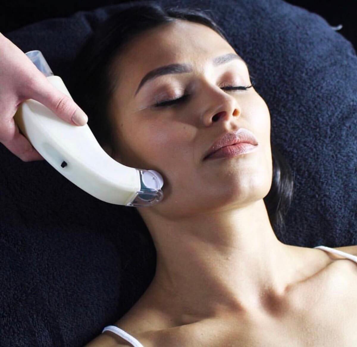 One of our Anti Aging facials range, The Comcit Facial loved by ALL the celebrities for the H20 Glow by 💎 Clear <a href="/crystalclearskn/">Crystal Clear Skincare</a> #glow#h20glow#comcit#crystalclear#dewyskin#lovemyskin