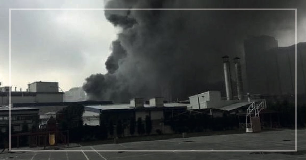 MuhendislikOrga's tweet photo. Bahçelievler’de mayıs 2017’den bu yana üretim yapılmayan alkollü içecek fabrikasında dün çıkan yangın 1,5 saatlik bir müdahale ile kontrol altına alındı. Yangında herhangi bir yaralanma ve can kaybı yaşanmadı. Kaynak:Hürriyet #fabrikayangını #yangınhaberleri #yangın #Bahçelievler https://t.co/NQIiVxPY5V