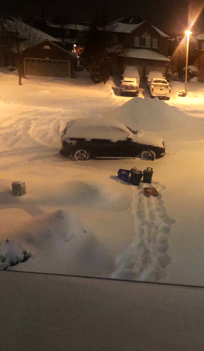 HodanTV's tweet photo. No matter the weather, my mother is first to take the trash out in the neighbourhood.  😂 #TorontoStorm https://t.co/I5UrW7YXqw