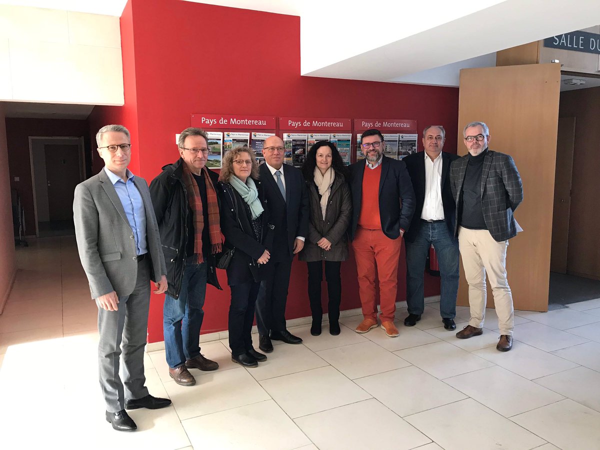 Réunion très importante en vue du contournement de Voulx où j’ai réuni les différents acteurs Maires, Président de la Communication de Communes du Pays de Montereau, élus départementaux concernés mais aussi les associations de riverains.

Un tracé a été retenu à l’unanimité.