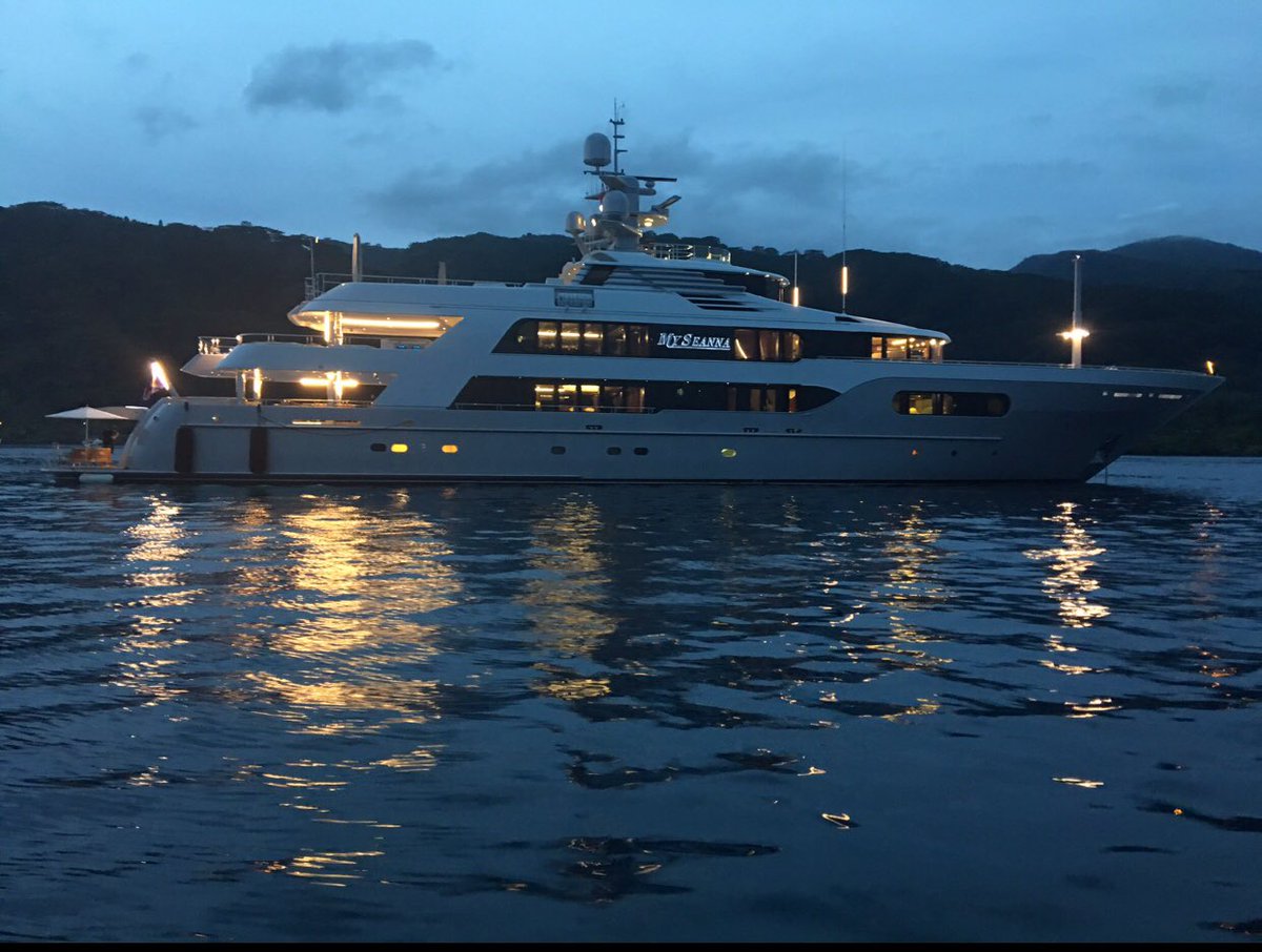 Countdown! Finale! Who’s joining the crew &amp; us for some Live tweeting? 🌴🌴🌴 #Tahiti  <a href="/capthlr/">Captain Lee</a> <a href="/Kate_Chastain/">Kate Chastain</a> <a href="/RealChefAdrian/">Wild Sun Child</a> <a href="/LauraCBetancour/">Laura Betancourt</a> <a href="/josiahcarter_/">Josiah Carter</a>  <a href="/ross_inia/">Ross Inia</a>  @trowland3 <a href="/rhylee_gerber/">Rhylee Gerber</a>  <a href="/51Minds/">51 Minds</a>  @Bravotv