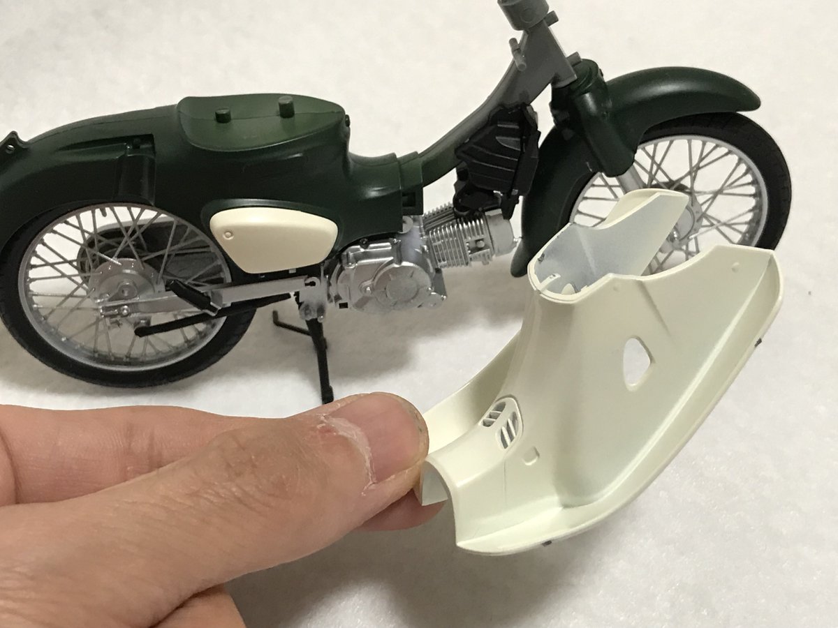 フジミ模型 公式 スーパーカブを組み立てる9 エンジン下部を中心にパーツをバシバシ取り付けます フジミ模型 公式 スーパーカブを組み立てる9 エンジン下部を中心にパーツをバシバシ取り付けます