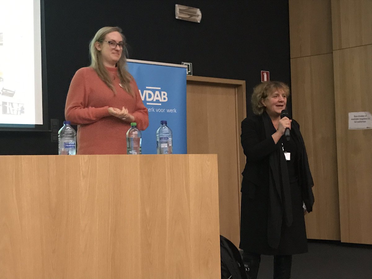 Gastspreekster Gerda Serbruyns -Agentschap Overheidspersoneel- deelt haar jarenlange ervaring met het Nieuwe Werken, pioniers van Plaats- en Tijdsonafhankelijk Werken, samen met stagiaire Sofie @ Dag van HR VDAB Vlaams-Brabant, #vdab #samensterkvoorwerk #leuven #ptow