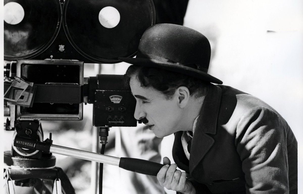  #LesCinéastesDuHangarRangée 5102 - CHARLIE CHAPLIN16 avril 1889 - 25 décembre 1977(Royaume-Uni)- L’Opinion Publique (23)- La Ruée vers l’Or (25)- Le Cirque (28)- Les Lumières de la Ville (31)- Les Temps Modernes (36)- Le Dictateur (40)- Les Feux de la Rampe (52)