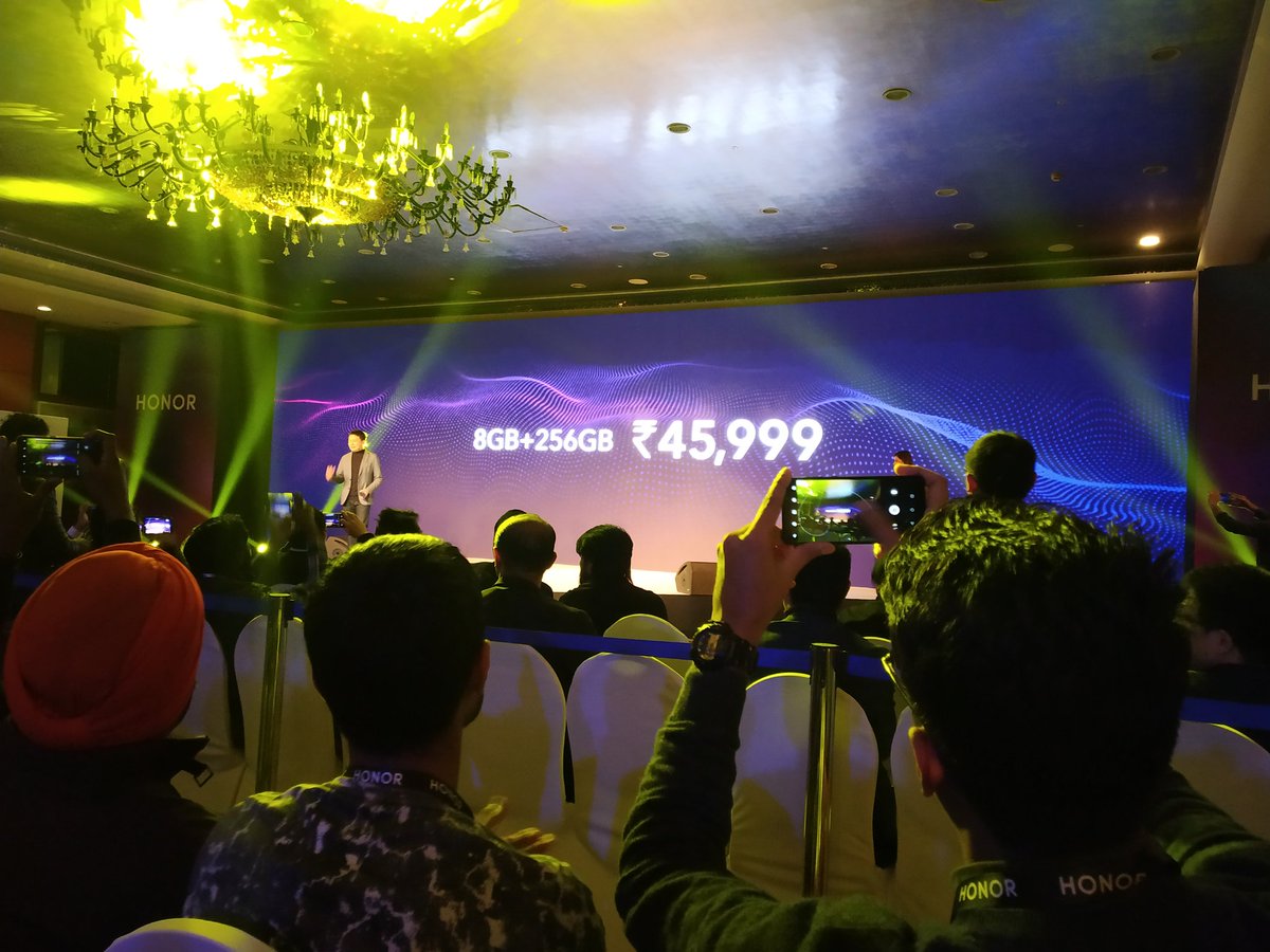 AppsUnveiled's tweet photo. #HONORView20 The smartphone with 8GB RAM and 256 GB ROM launched at Rs 45,999/- https://t.co/hb19rJQX5H