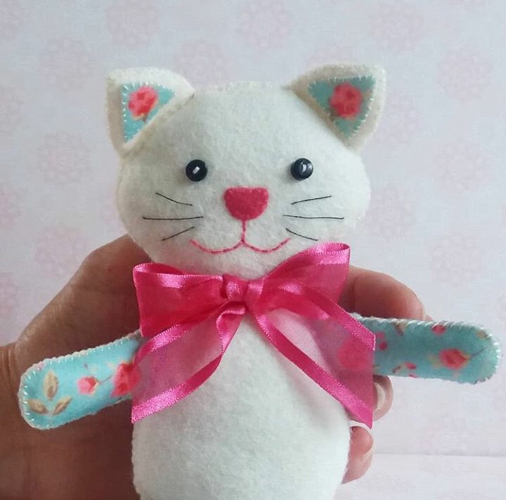 sewjunejones's tweet photo. #earlybiz Dizzy Izzy Kitty is still popular and is so much fun to sew with our pdf Sewing Pattern  #etsy #catdollpattern #feltpattern #cats https://t.co/S9TmoVxLiL https://t.co/xm8Y5kQDUr