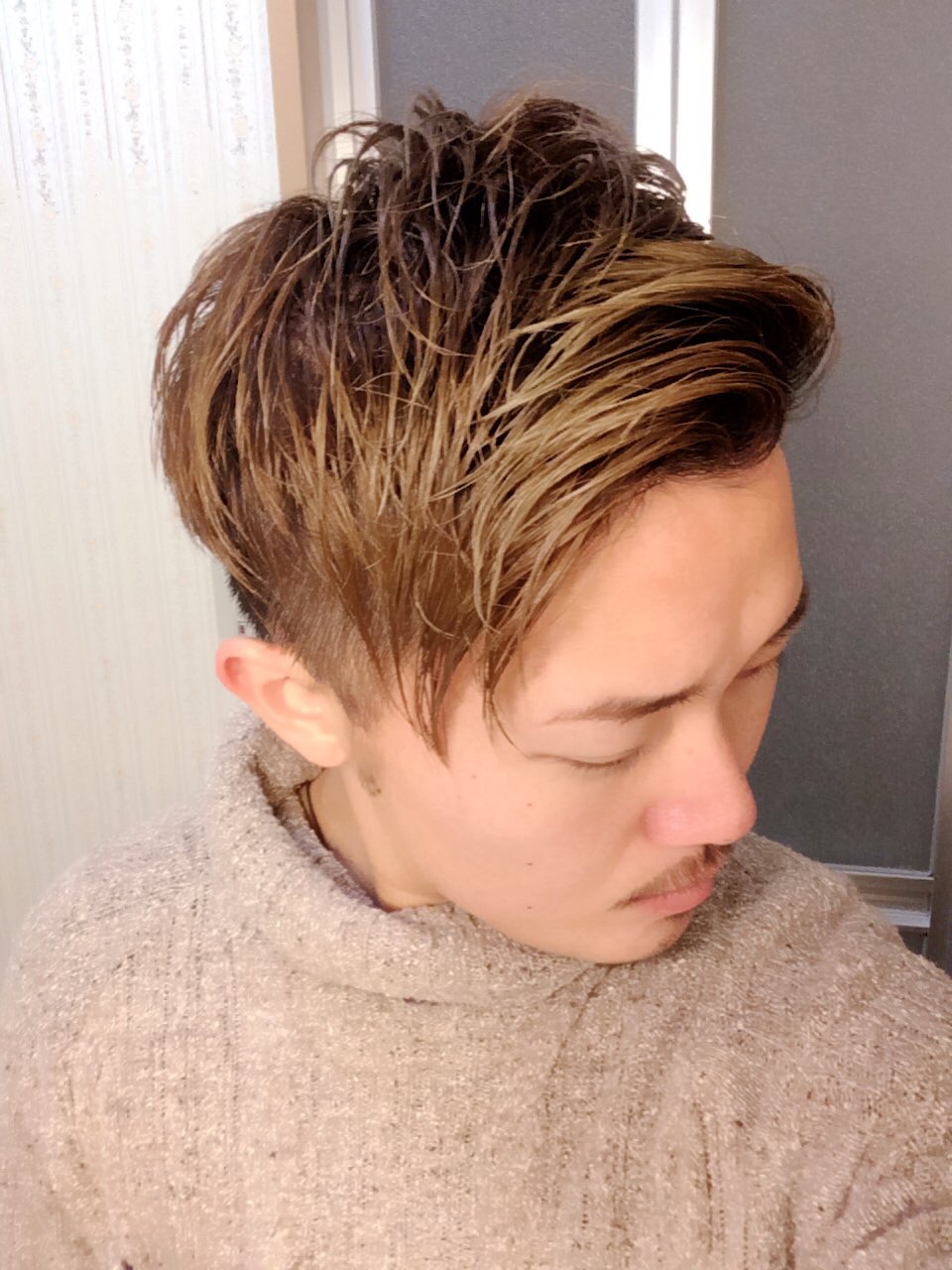山口颯一 Shoichi 去年末あたりから 髪型変えまして 海外ではトレンドになってる スウィングバング ツーブロックロングトップの組み合わせ 自己流 Amp オールセルフなので この出来ですが プロから見たら甘い出来なんやろなと思いつつ