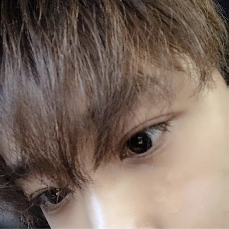 flighttoseoul's tweet image. 190129 Jaejin’s IG

#WhyDoes #(My)Face #Have #Warts