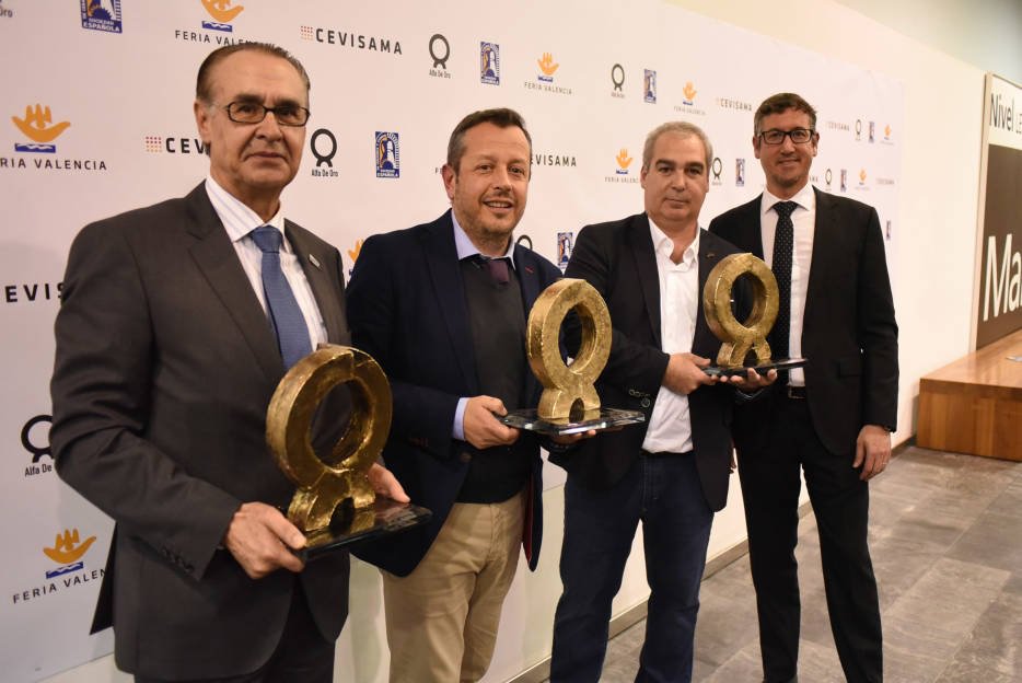 camaracastellon's tweet photo. 👏Enhorabuena a #Digit-S, #Rocersa y #Vernís, empresas castellonenses, premiadas con el Alfa de Oro 2019, junto a la empresa valenciana #ExcelShower.
FELICIDADES !!!!! https://t.co/Z6a05WEXJD