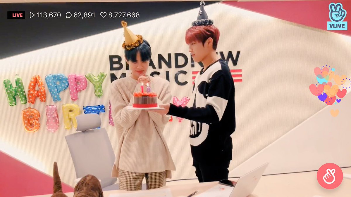JustPeachwi's tweet photo. ✨대휘 생일 &amp; ”Candle” 스밍 이벤트✨

참여방법: 본글 RT + 맨션으로 캔들 스밍 인증

1분에게 대휘 반사 슬로건
또 1분에게 이번 나눔했던 포스터 세트를 드립니다! 

링크: https://t.co/l7PmvoNhWG

#CANDLE_6PM 
#박우진이대휘_6시_캔들 https://t.co/ln69C74Ooz