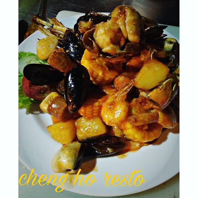 Tomodachicrbn's tweet photo. Combo Seafood
.
.
#kulinercirebon #cirebon #seafood #delicious #restoran #kulinercirebon #seaview https://t.co/8mpmifQZCZ https://t.co/P4Za7vD9Fo