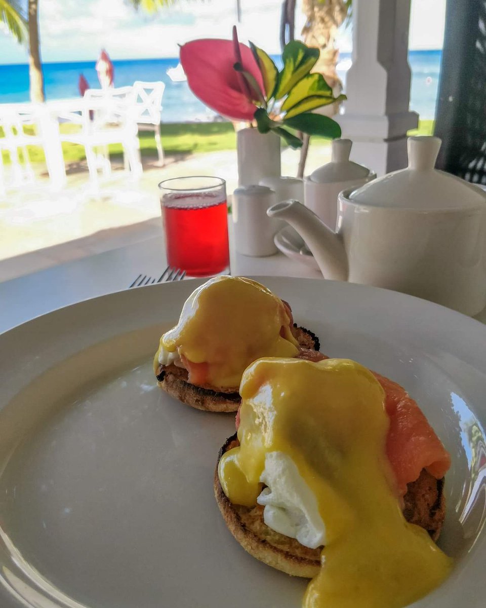 bodyholiday's tweet photo. We believe good food is a key ingredient to good living. Overlooking sand and sea, Cariblue’s breezy atmosphere makes it the perfect setting at breakfast time. 

#BodyHoliday #StLucia #GoodFoodGoodLiving #BodyandMind #WellnessHoliday  #TravelTuesday https://t.co/DoVEDW3vEg