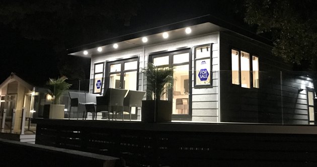 Hooked Up Magazine tweet media