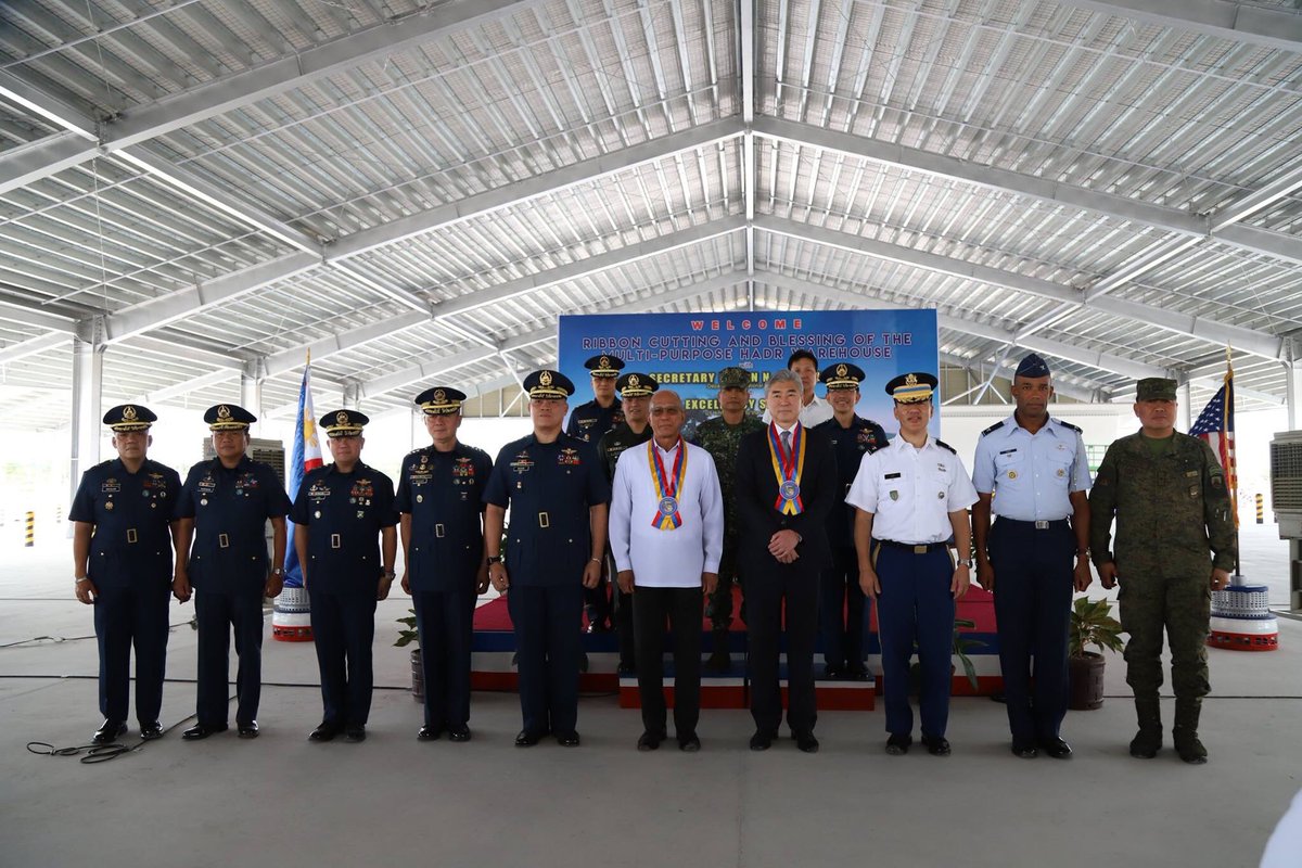 del_lorenzana's tweet photo. SND Delfin Lorenzana and @USAmbManila, with officials from the Armed Forces of the Philippines (AFP) and the US Armed Forces, in a ribbon-cutting ceremony for the first major project under the EDCA at Basa Air Base.
#OneDefenseTeamPH
#DelTheDefender https://t.co/esePp2o9TW