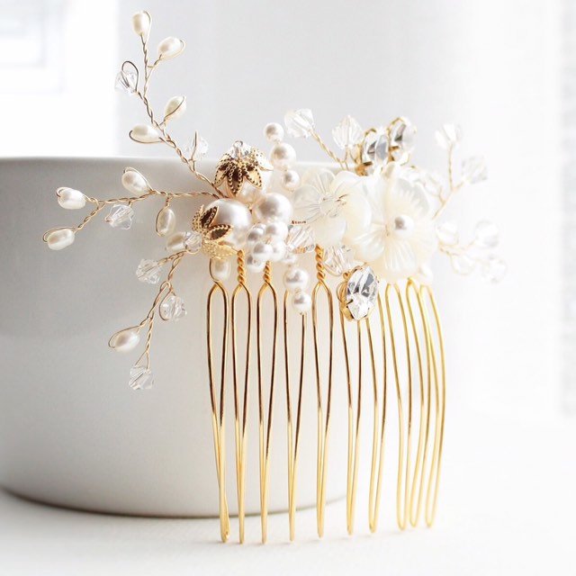 Mother of pearl and crystal bridal hair comb. This gold and pearl bridal hair comb is a one of a kind design.
etsy.com/uk/listing/678…

#bride #wedding #bridalhair #engaged