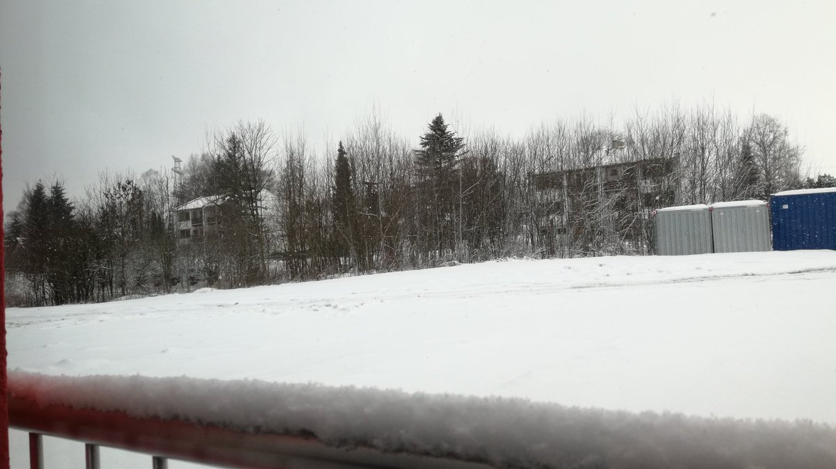 Ruben_M_C_'s tweet photo. Continúan los copitos y da pereza salir de la habitación, pero tocará darle al #SuperKO de las @SPFpoker ❄❄❄❄❄
#winter
#Rozvadov
#SPFRozvadov https://t.co/llxzhtNII2