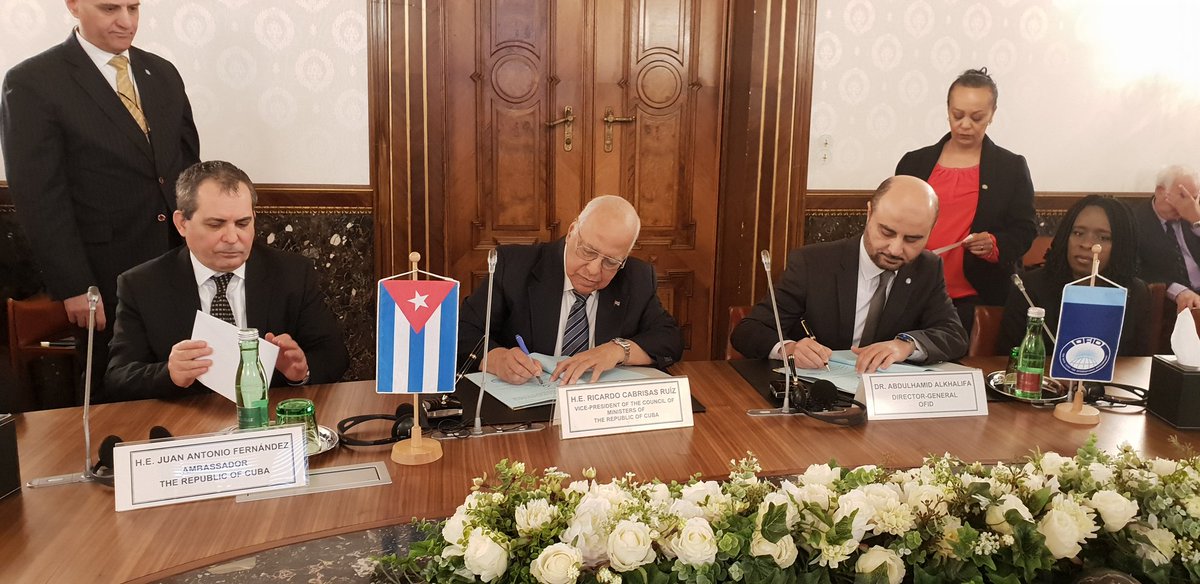 JuantonioFdez's tweet photo. En #Viena el Vicepresidente del Consejo de Ministro de #Cuba, Ricardo Cabrisas suscribe nuevo acuerdo de cooperación por 25 millones usd con el Fondo #OPEP para el Desarrollo Internacional #OFID a fin  de contribuir con el sistema saneamiento y abasto agua en provincia #LasTunas. https://t.co/l03JTYxC4b