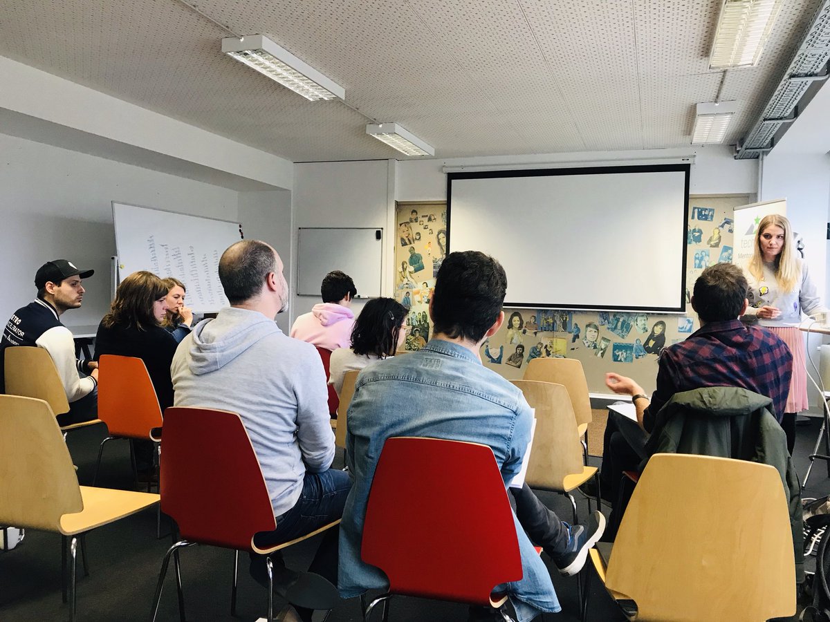 Another day, another pitch training. <a href="/ItsDirkL/">Dirk Lehmann</a> is back again to groove the story and stage delivery! Thanks for your continuous support, Dirk! @METROAccel