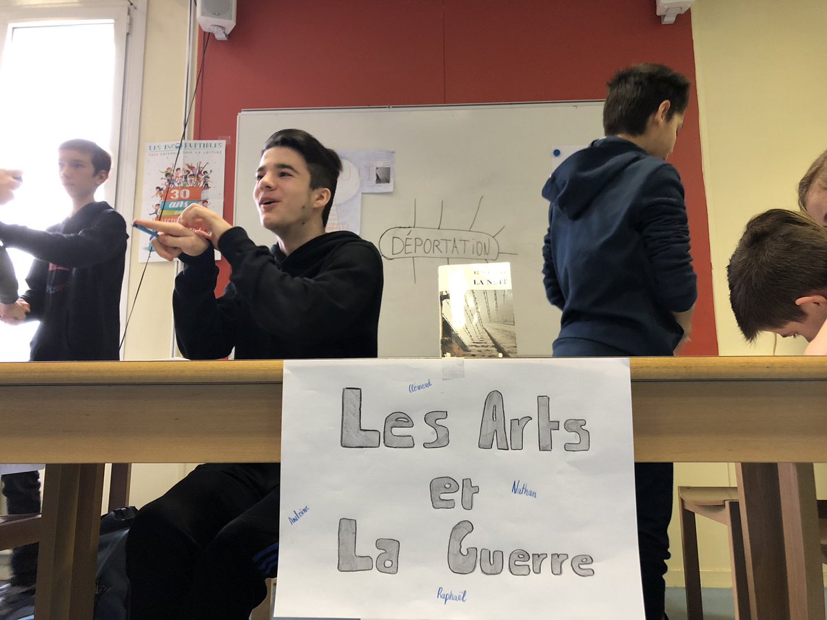 3emedias's tweet photo. 1er stand des 3e Freps sur la déportation de Elie Wiesel. #LesArtsetlaGuerre https://t.co/lt0Nd8Vmw7