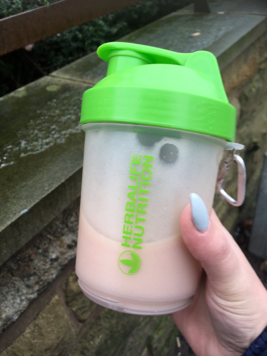 Best and easiest breakfast for on the go 👍💪😋 xx #shakeitup #nutrition #cellularnutrition #herbalife xx