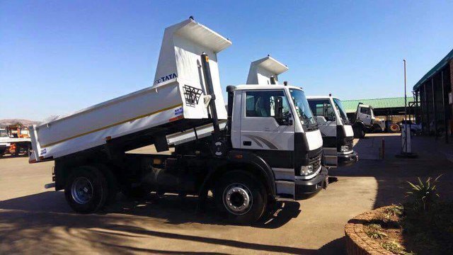 Toonkind's tweet photo. TRANACON Plant Hire available aswell as all your Earth Moving requirements
CONTACT: Kristo on 0823930500 https://t.co/PVXJHANmZc