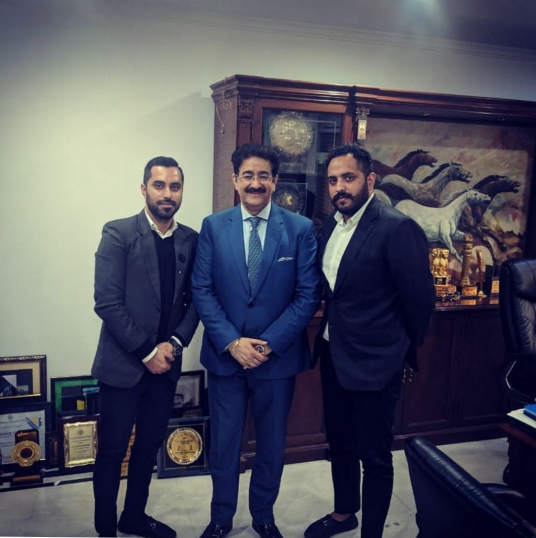 Harshit22727972's tweet image. Entnetwrk Team Up with International Festival of Cellphone Cinema (IFCPC) President Dr. Sandeep Marwah. 😃😍
Looking forward to more such events to help redefine and promote Cinema &amp;amp; Talents!🤩
#SandeepMarwah #Entnetwrk #IFCPC #MarwahStudios @sandeepmarwah @deepansh5 @entnetwrk