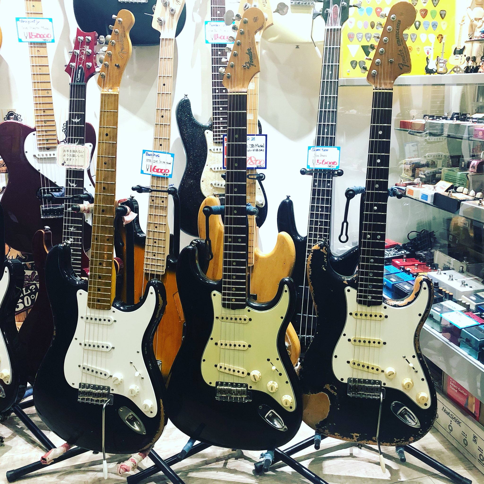 Yosuke Miyake Amp K Lab 近藤さんに誘ってもらって East Village Guitarsへ そして今日は がんさんのお誕生日 近藤さんの50 S がんさんの 64 67 ぼくのc S 3本が揃うことは珍しいので 素敵な記念になりました がんさん お誕生日おめでとうございます