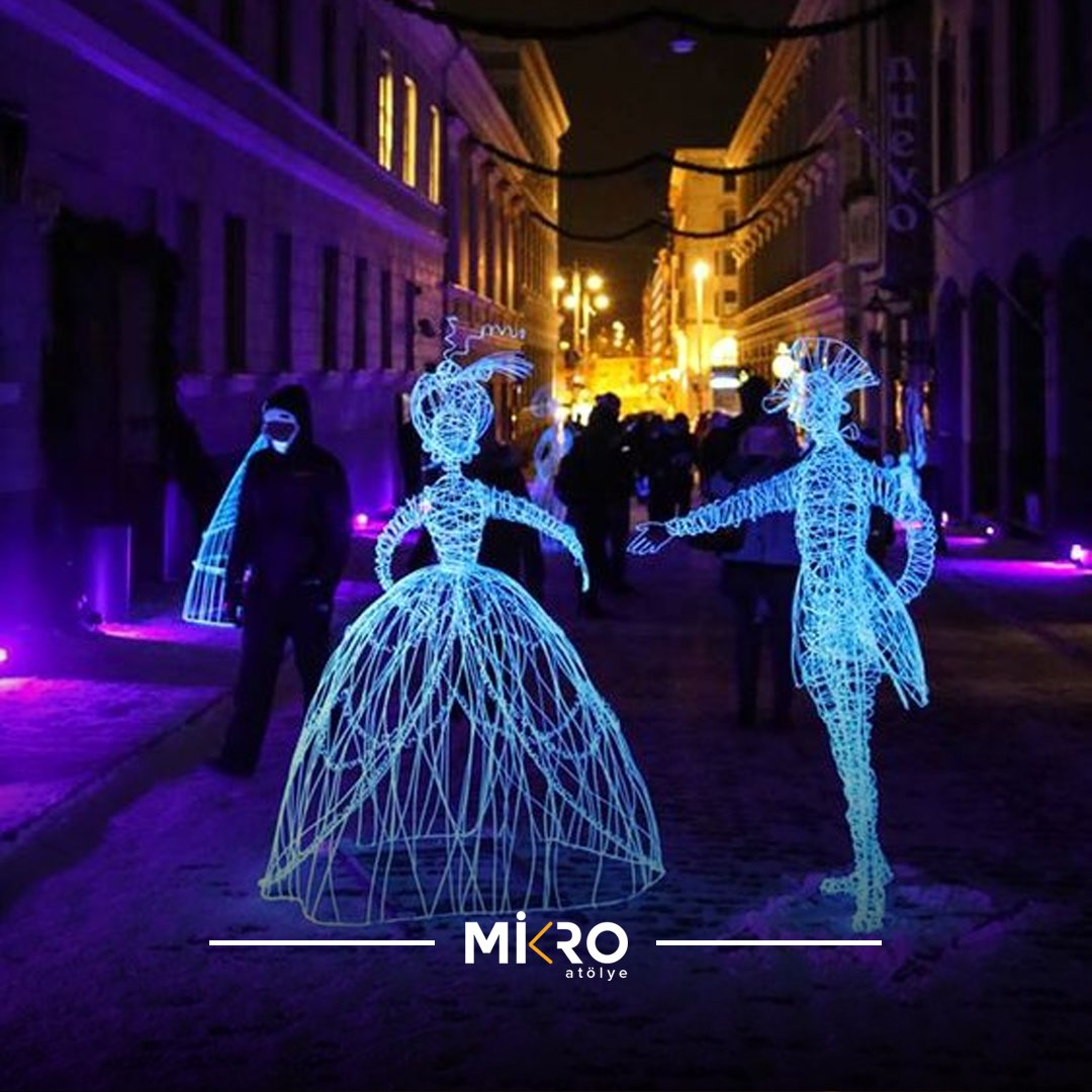 Yılın en romantik dansına hazır mısınız? Sevgililer Günü'ne özel ışık dekorlarıyla alışveriş merkezleri aşkı yaşıyor! 💞

#avmdekor #outdoorlights #outdoordesign #sokaksüsleme #streetlighing #designideas #lightingideas #valentinesday #valentines #valentinesdaylights