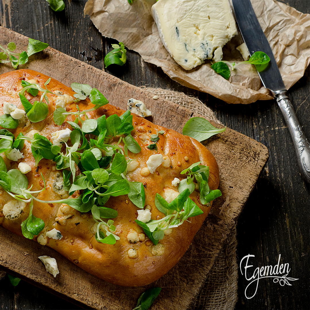 Zeytinyağlı hamur işinin lezzeti ve hafifliği bir başka!
Yeni yıl kararları arasında sağlık ve lezzet olan herkese Foccacia tarifi Egemden! 😉
Hemen tıkla -> egemden.com.tr/yemek-tarifi/f…