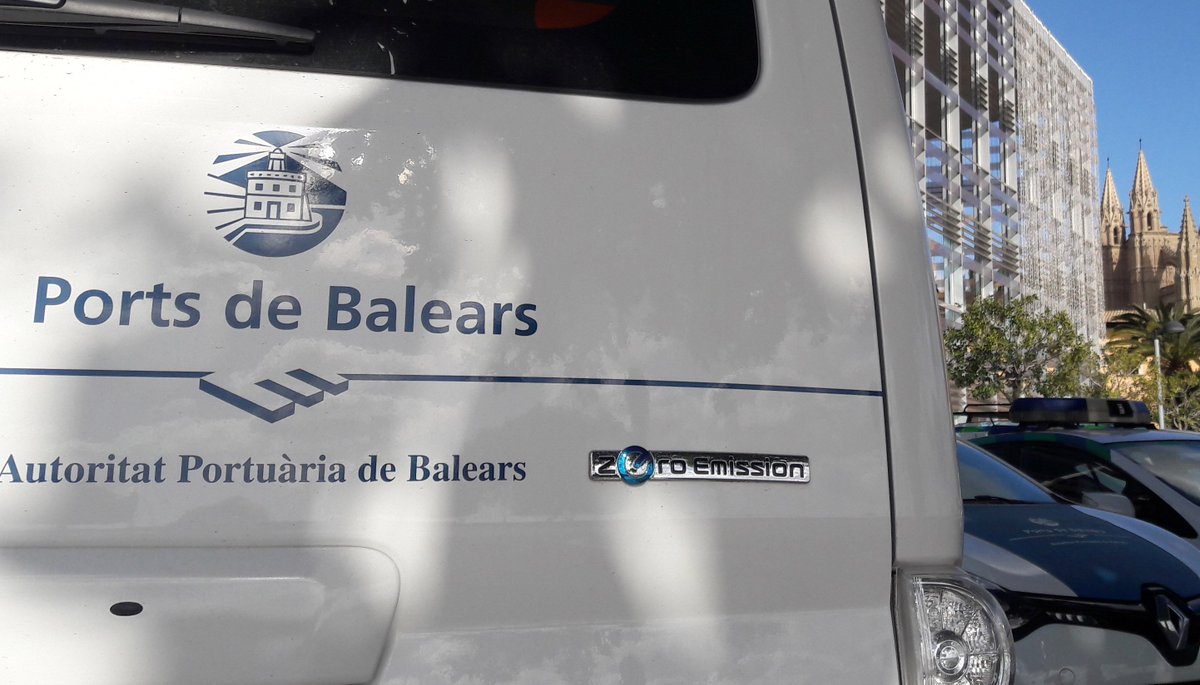 PortsdeBalears's tweet photo. L'APB adquireix 4 vehicles híbrids elèctrics i licita la compra de 5 automòbils 100% elèctrics addicionals. @multiautopalma @Toyota_Esp #CotxeElèctric #ModelPrius
👉🚘 https://t.co/1pRWyXBfV5 https://t.co/DQCJCSbshU